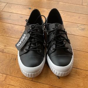 Black & White T.U.K Sneakers. Brand New. Never Worn. U.S Men 11